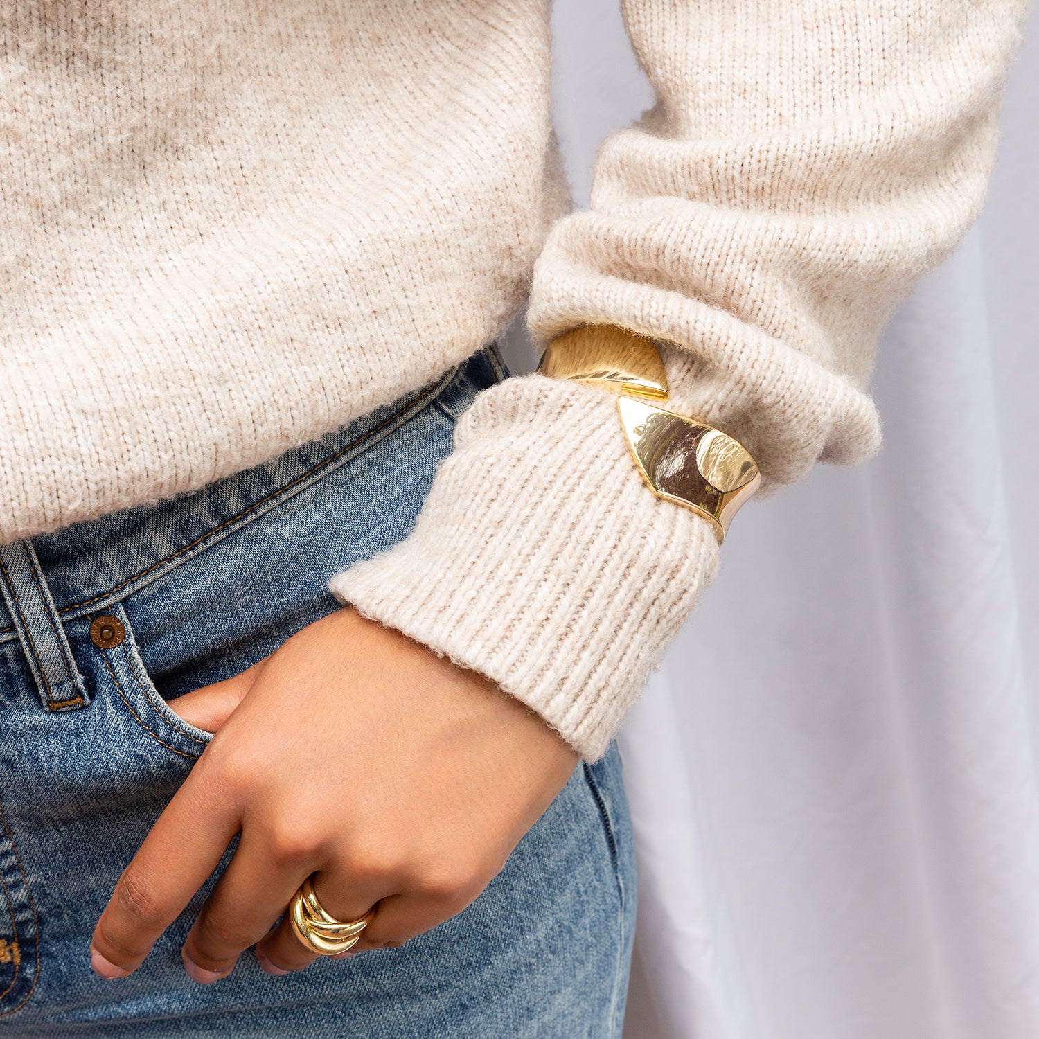 The Alexandra Overlap Cuff – Marlyn Schiff